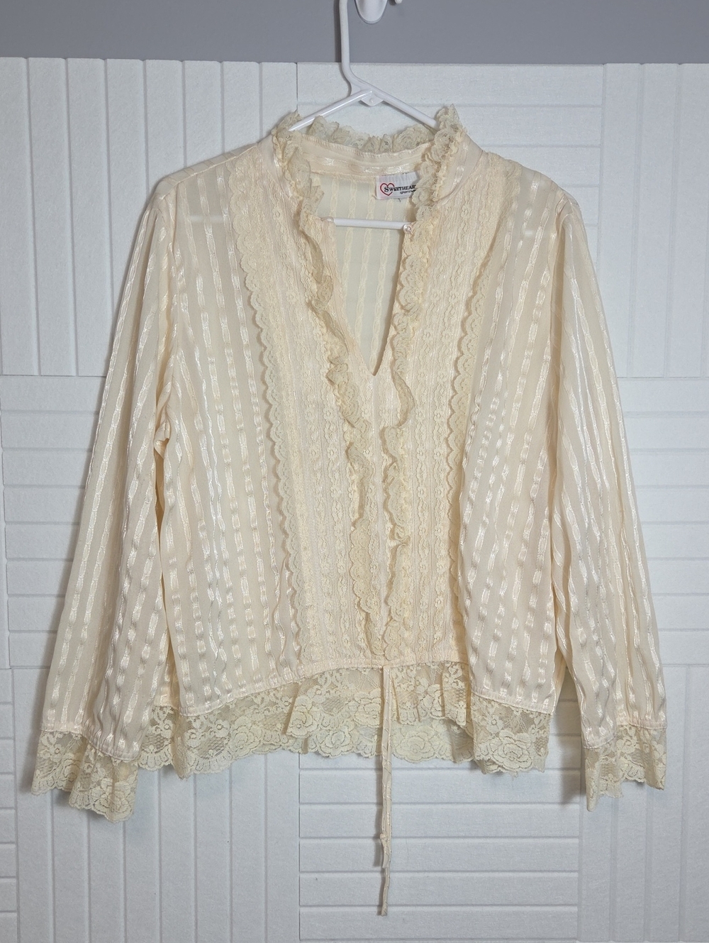 Vintage 80s 90s Sweetheart Romantic Lace Blouse Jacquard Ruffle Top Cream